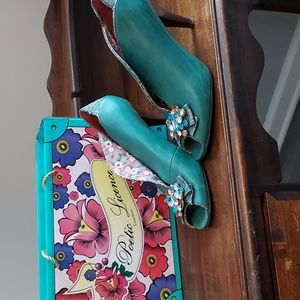 Poetic Licence, Size 9.5, Red Alert